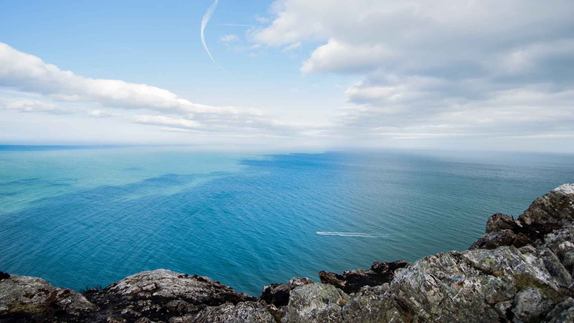 大海是天上掉下来的蓝宝石桌面壁纸