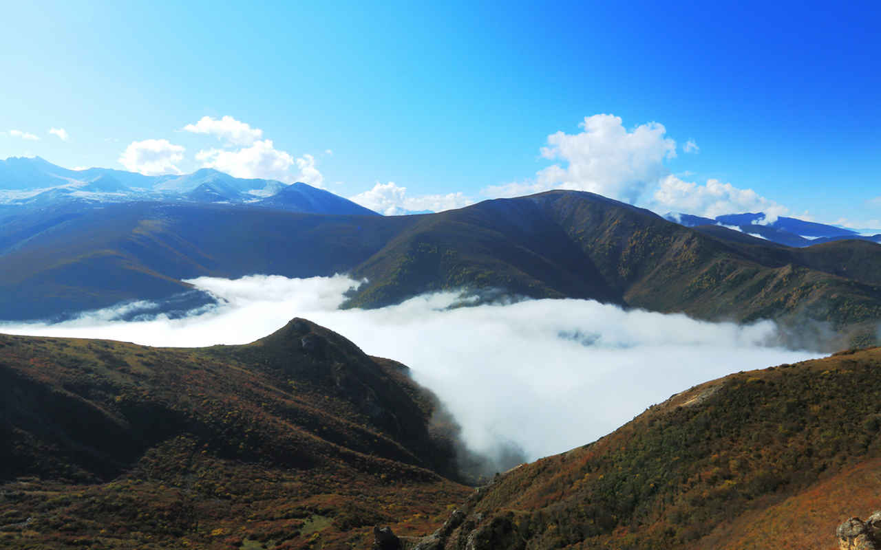 碧空云海桌面壁纸