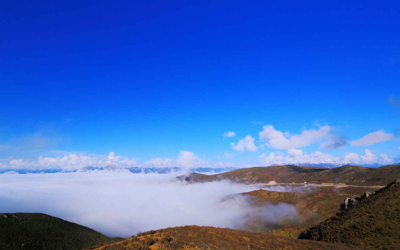 碧空云海桌面壁纸