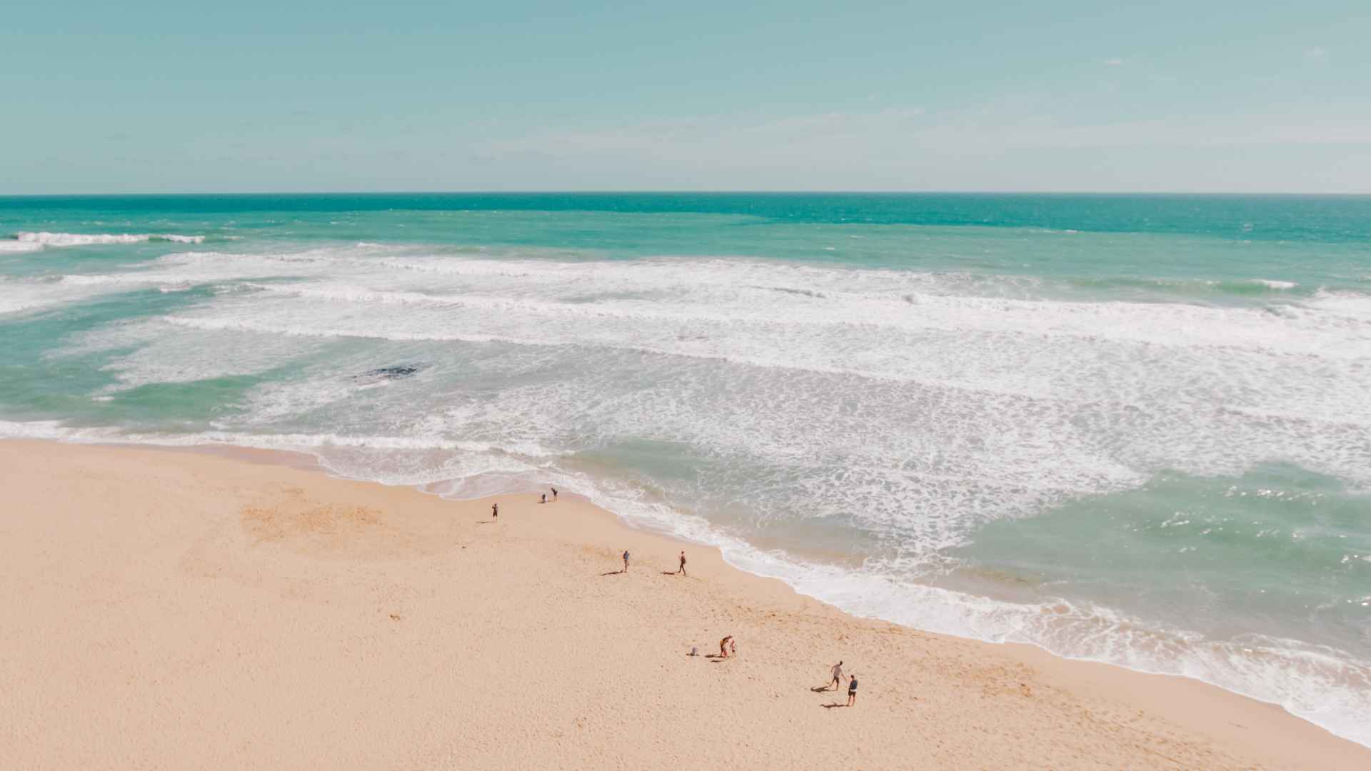 大海是天上掉下来的蓝宝石桌面壁纸