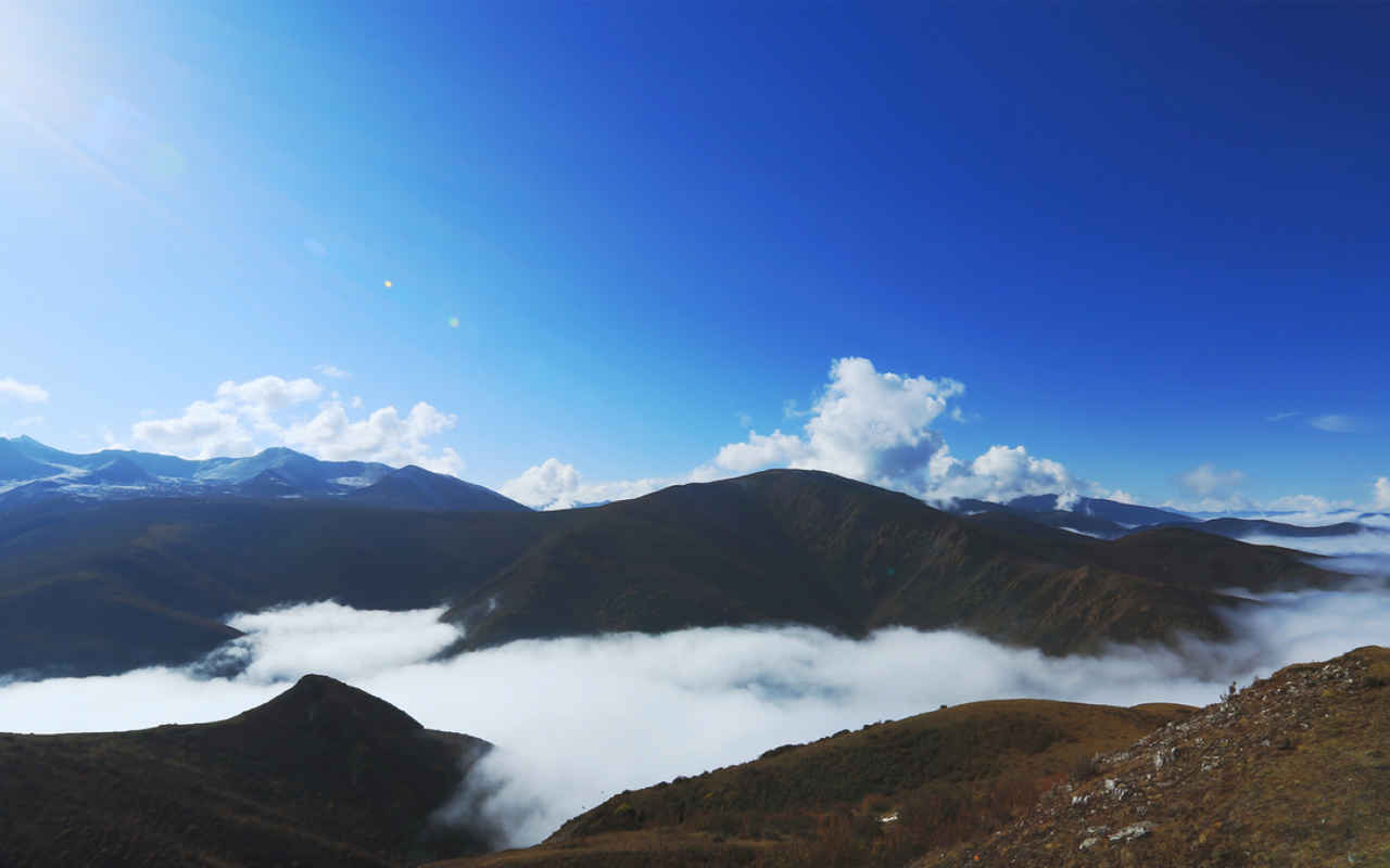 碧空云海桌面壁纸