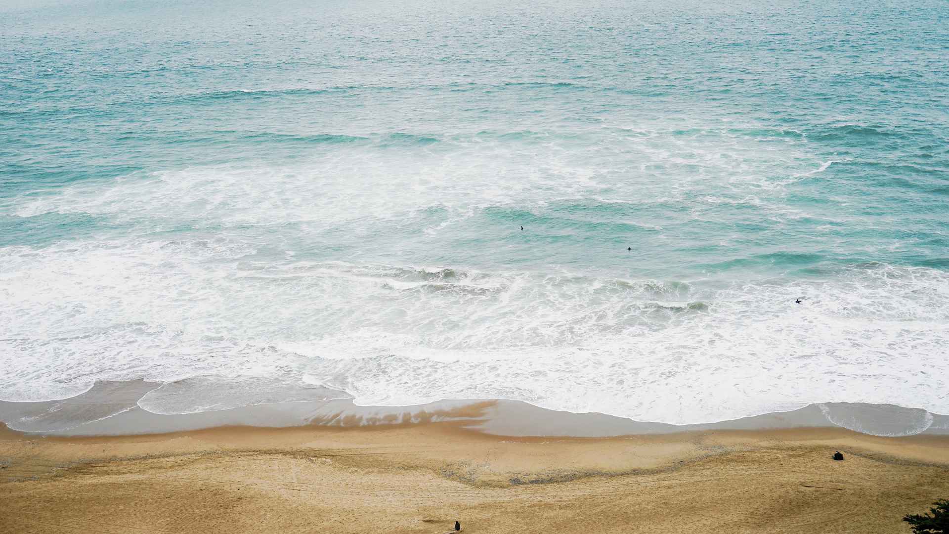 大海是天上掉下来的蓝宝石桌面壁纸