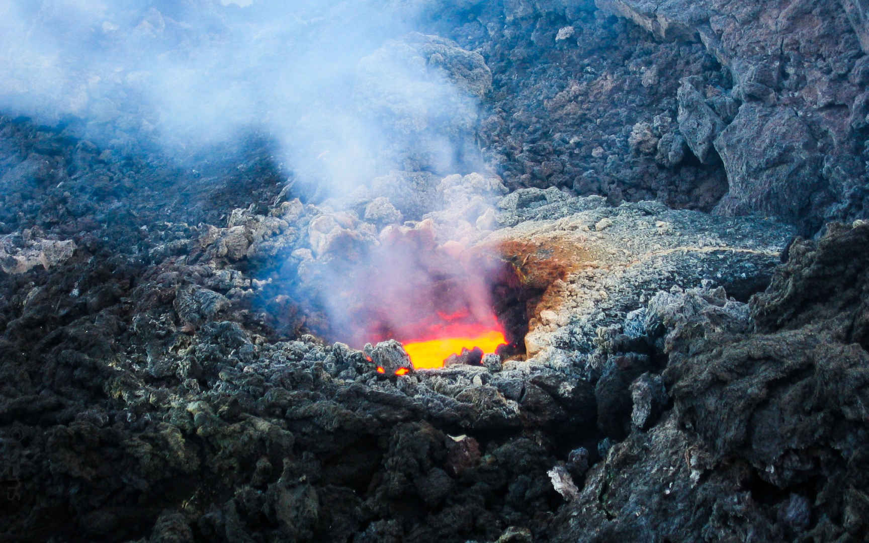 火山喷发熔岩壁纸图片-