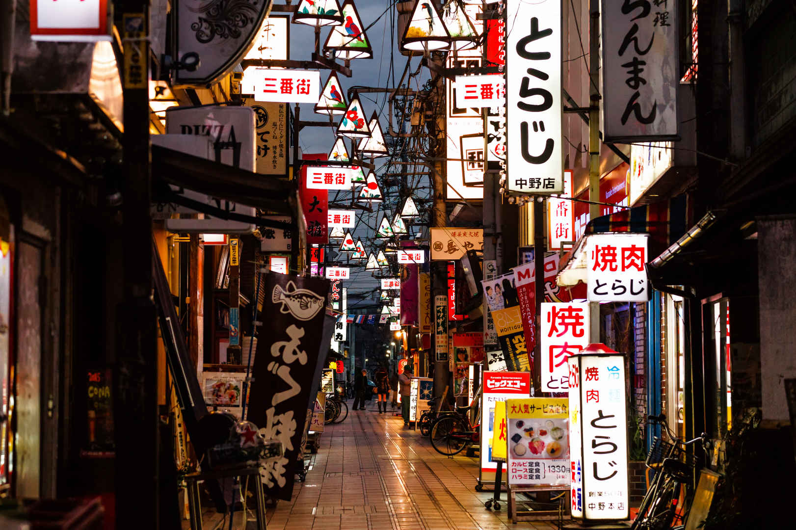 日本夜市美食小巷壁纸图片