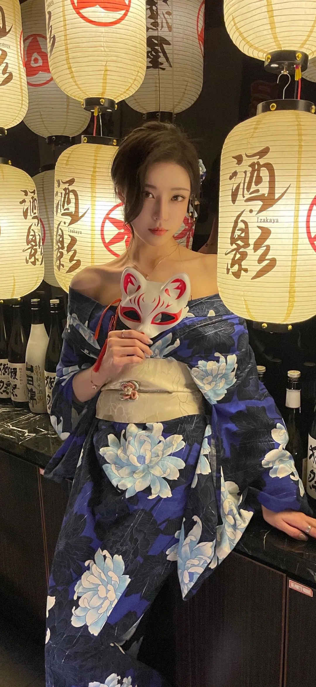 性感露肩日系和服美女手机壁纸